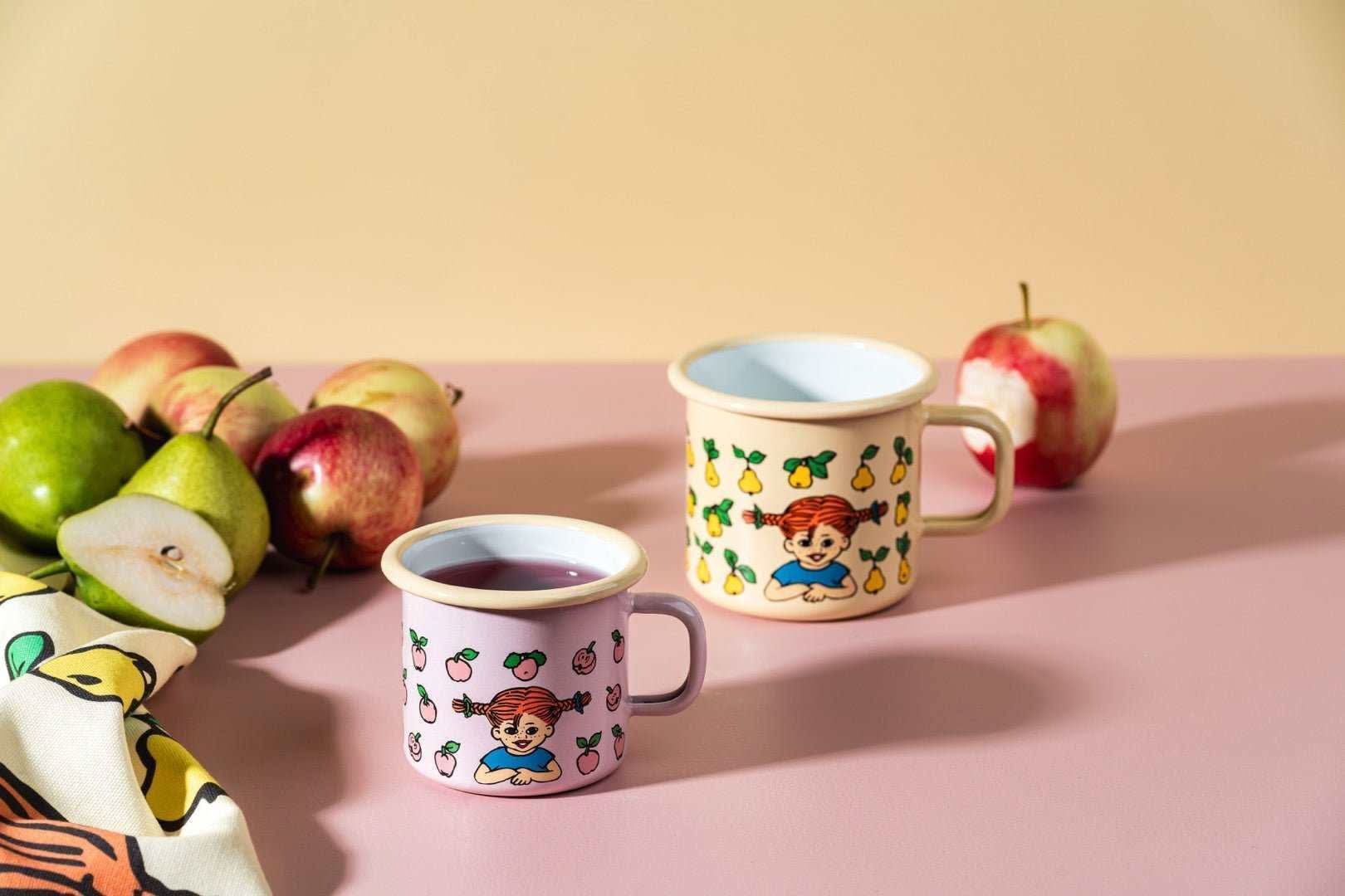 Pippi Langstrømpe emaljekrus Frugter 3,7dl - Dsignhouse