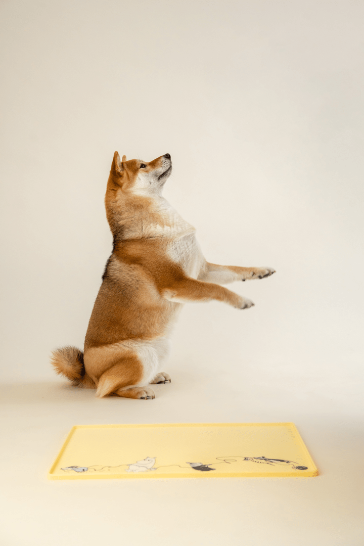 Mumitroldene silikoneunderlag 48 x 30 cm - gul - Dsignhouse