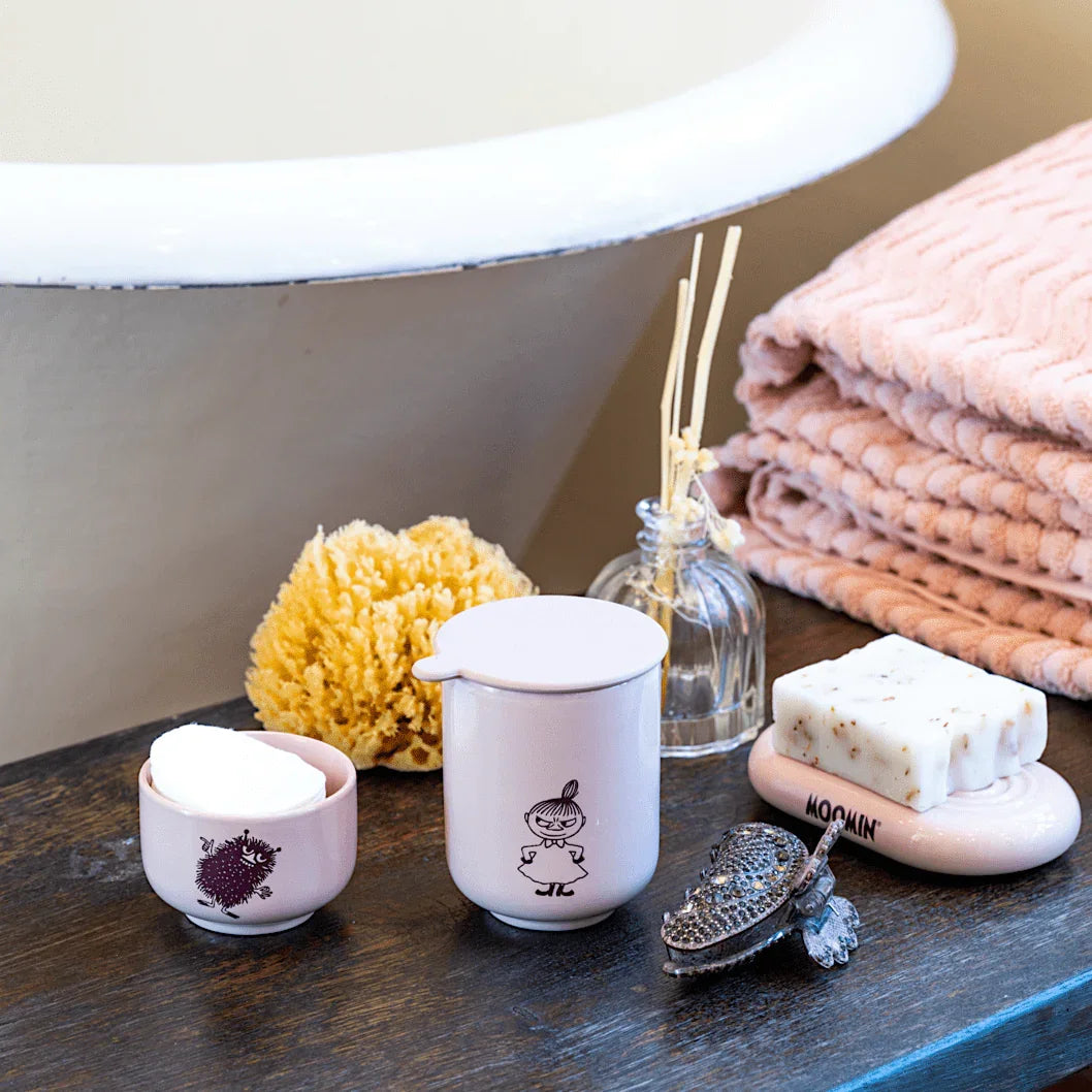 Moomin vatpindekrus Powder Rose - A-grade porcelæn/keramik - Låg i silikone.