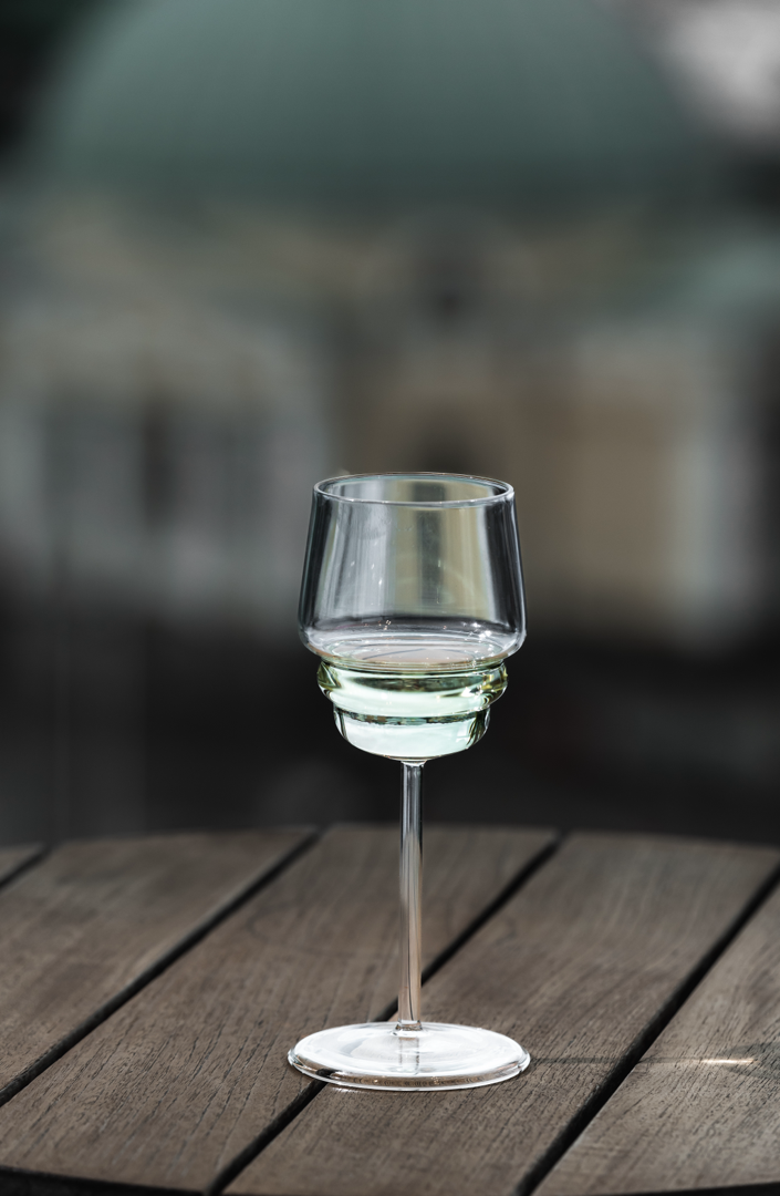 Steps White wine glass