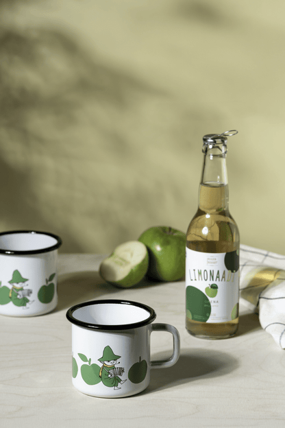 Mumitroldene emaljekrus Joyful Apples 3,7dl - Dsignhouse